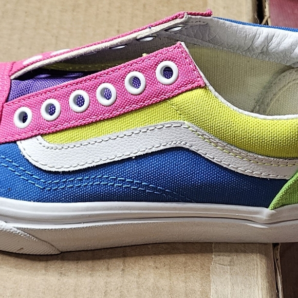 VANS( LITTLE GIRLS)(NWOT) - Picture 5 of 10